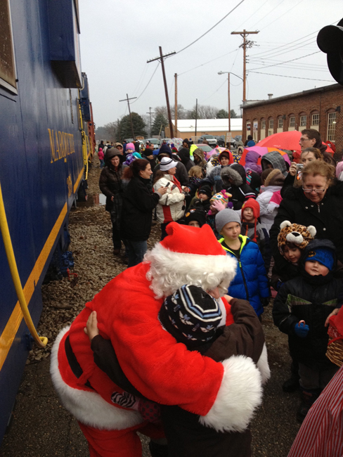 Santa train makes its way through Mason County