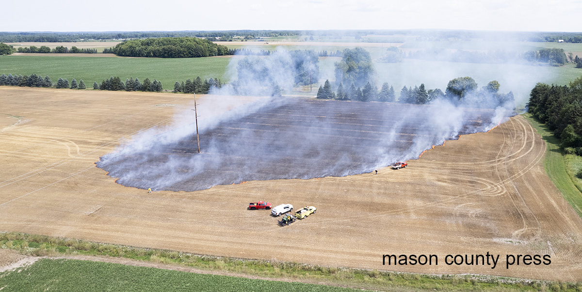 VIDEO Firefighters extinguish wheat field fire