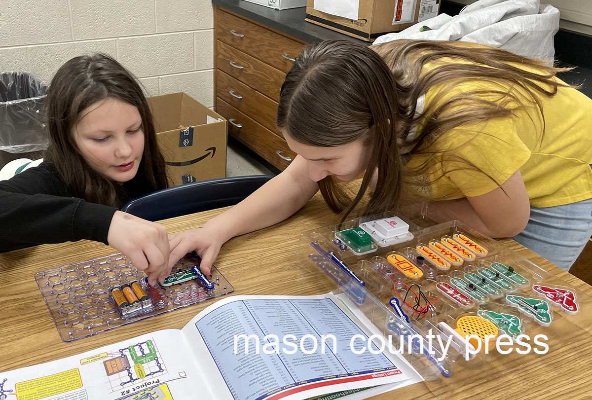 Learning about STEAM at MCC Middle School | MasonCountyPress.com